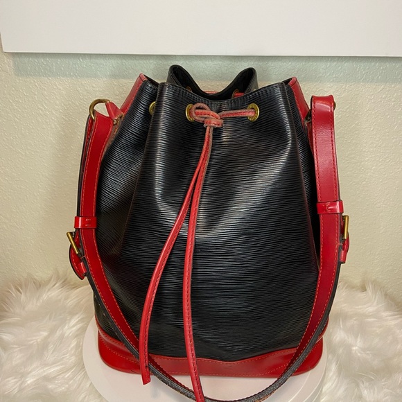 Louis Vuitton Handbags - LV Vintage GUC EPI Noe